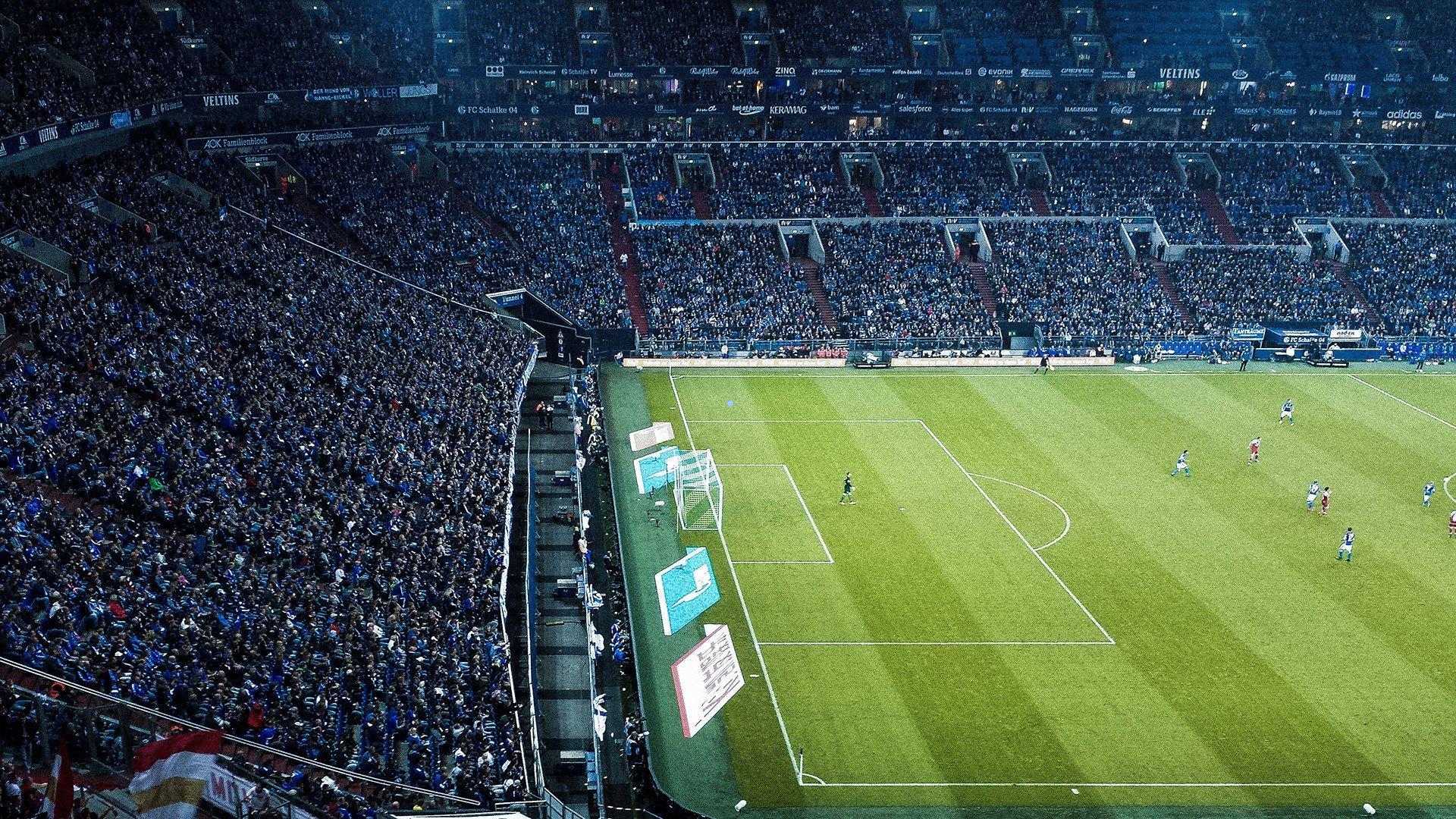 赛场边路进攻穿透力惊人，战术革新引领胜利浪潮